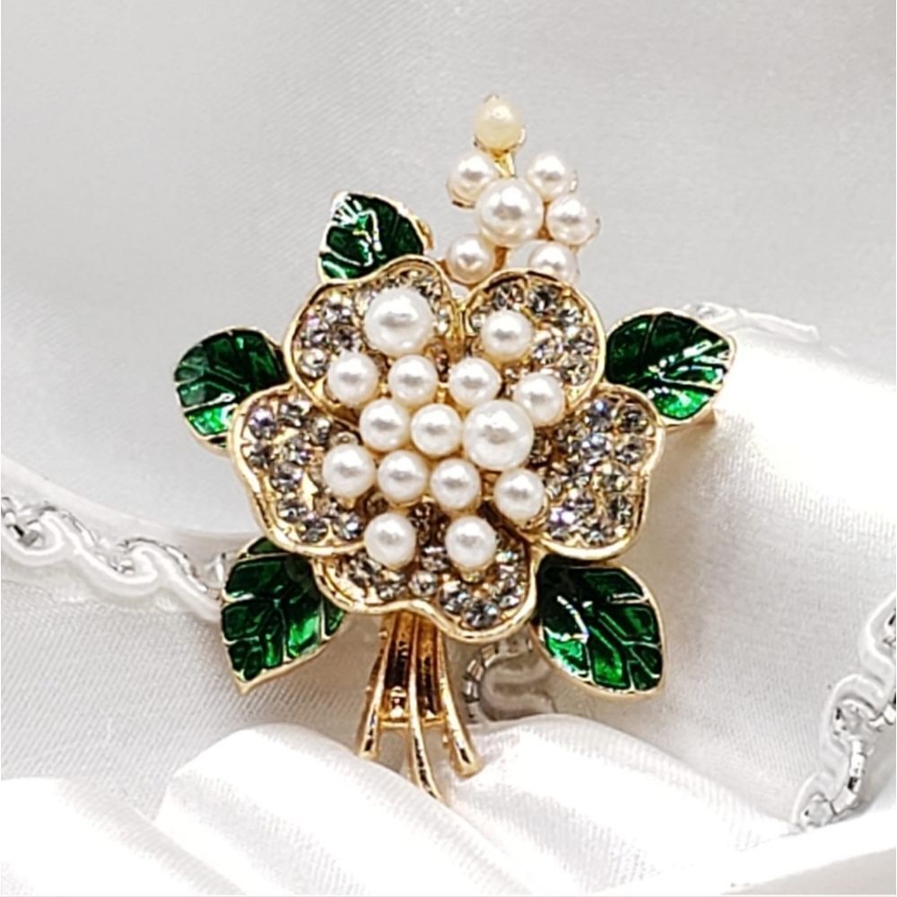 Brand New Pearl Rhinestone Flower Brooch Pin